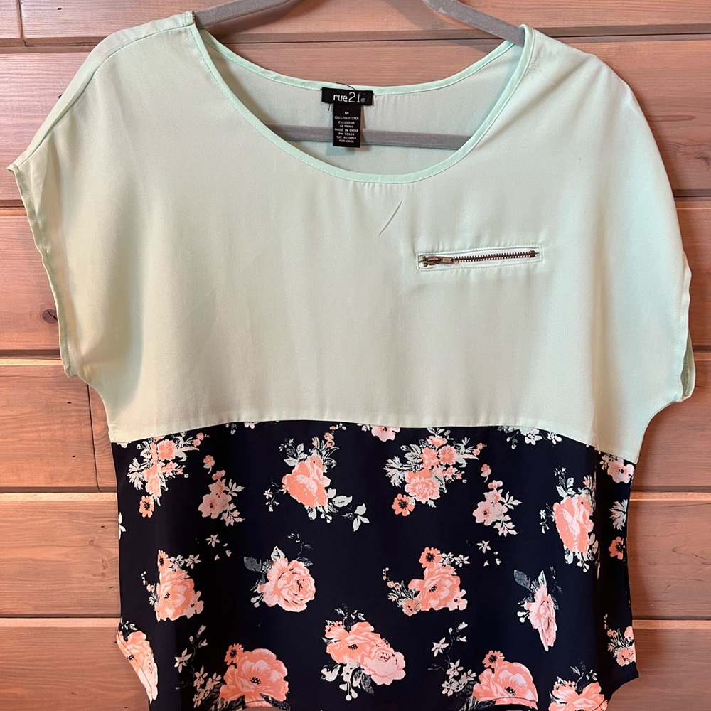 Blue floral top!